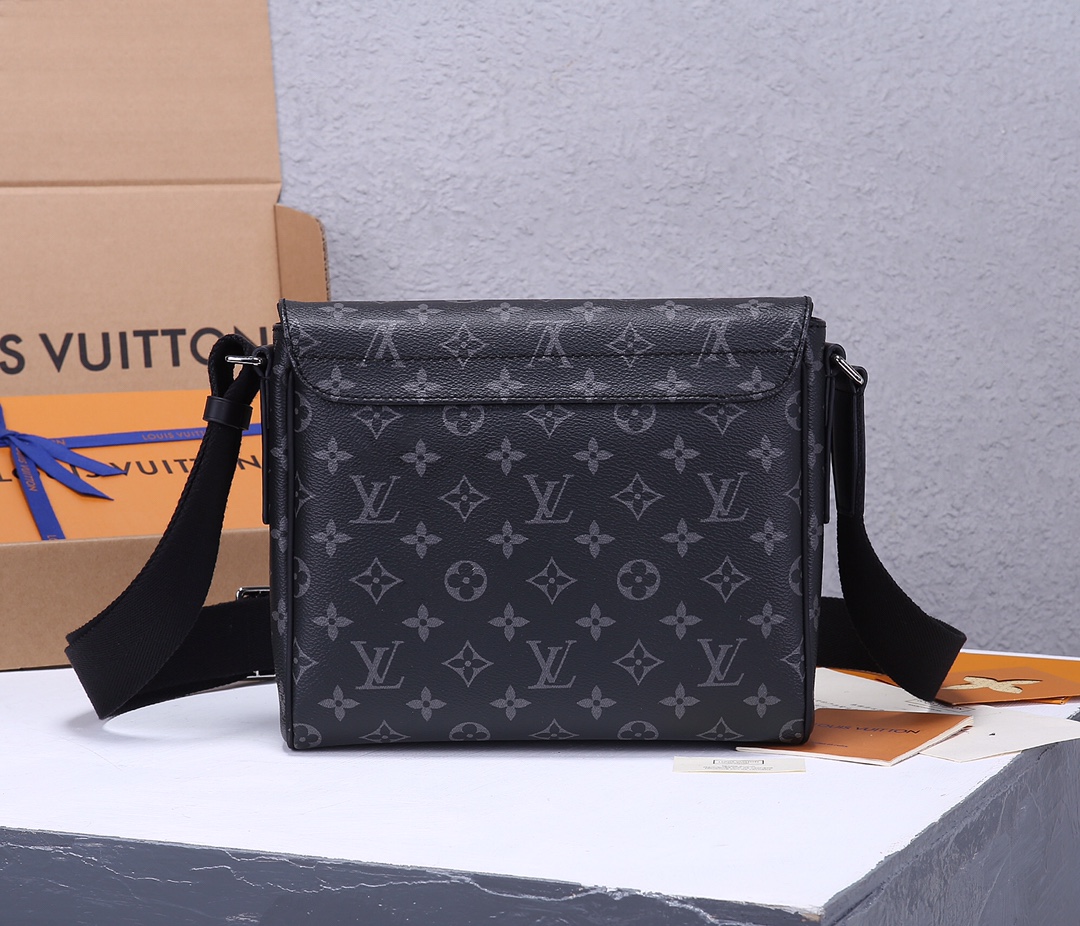 Replica Louis Vuitton District Pm Messenger Bag