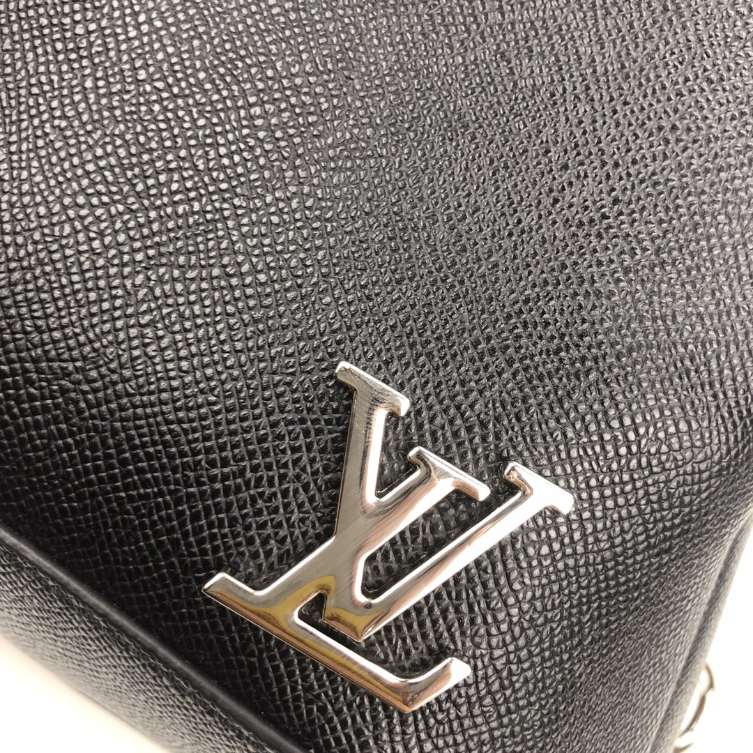 Replica Louis Vuitton Avenue Sling Bag M30443