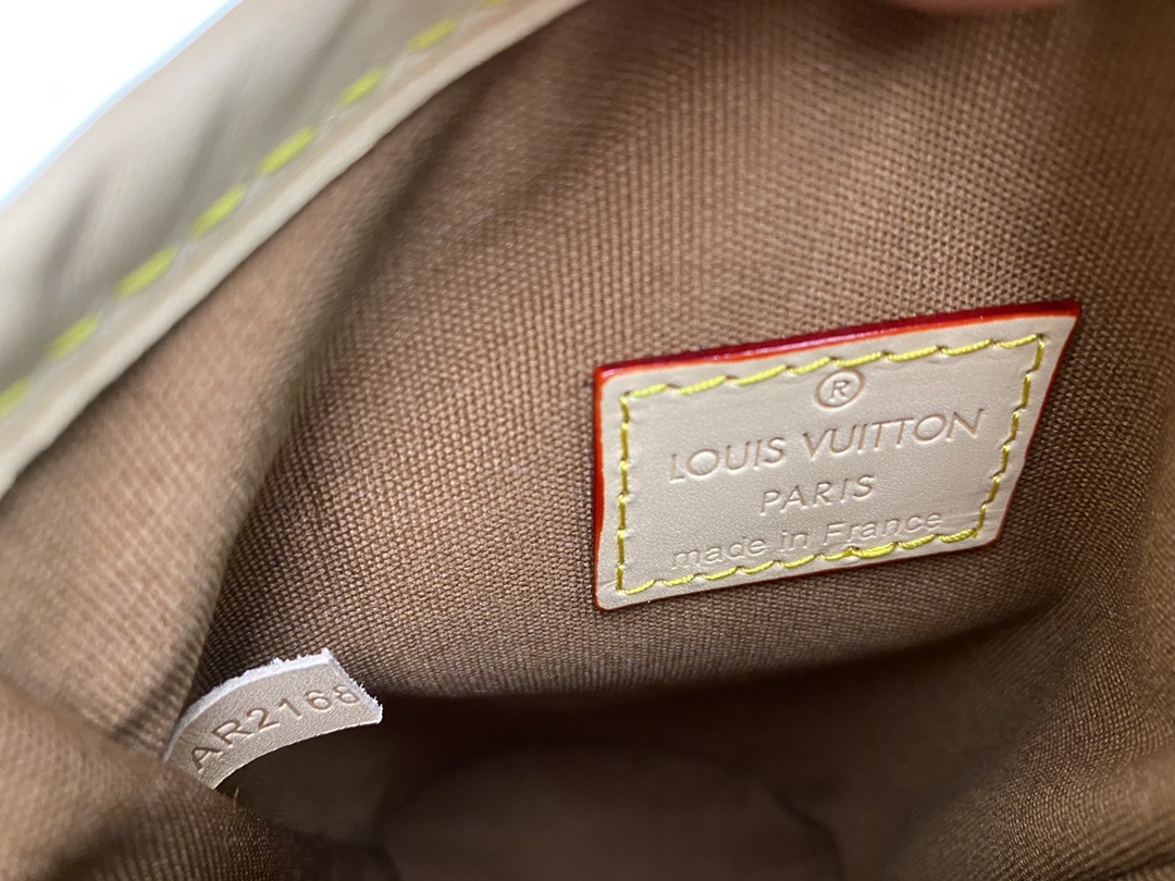 Replica Louis Vuitton Fold Me Pouch M80874