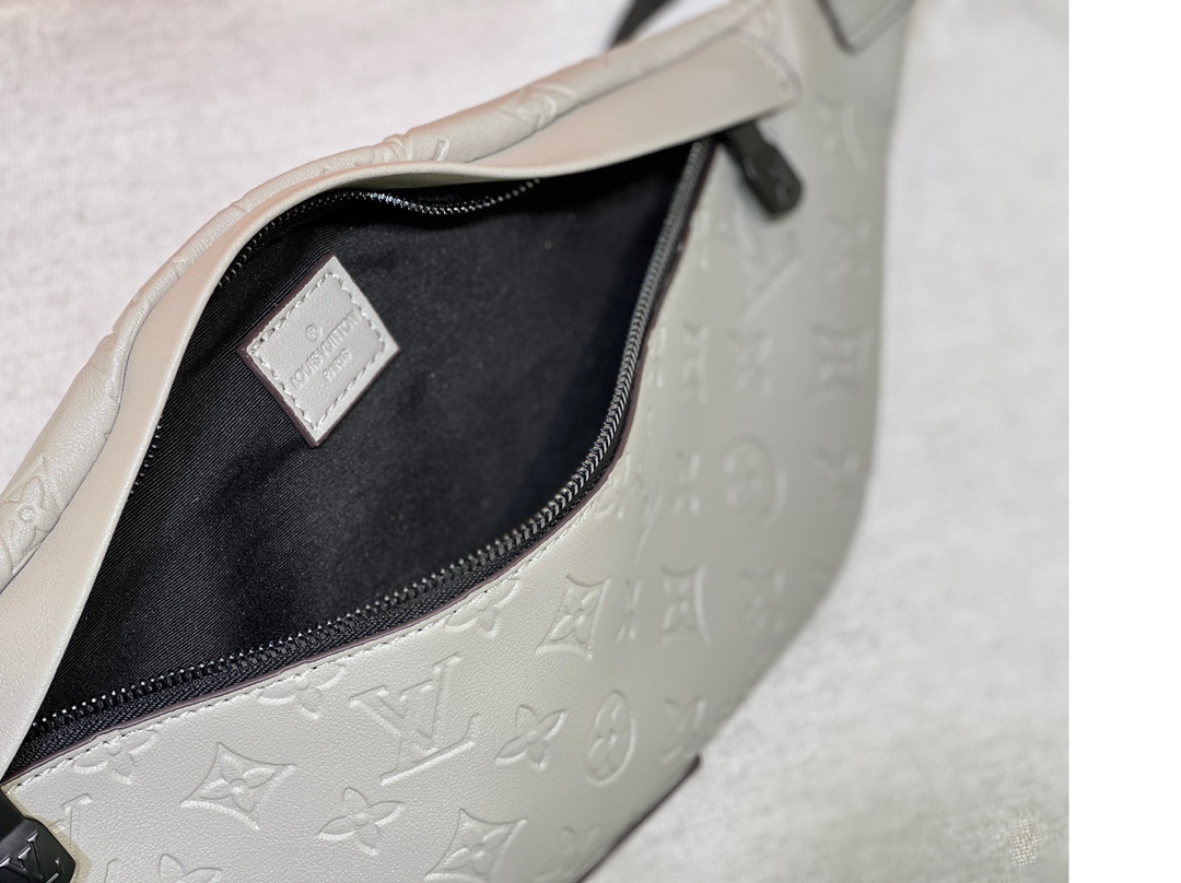 Replica Louis Vuitton Discovery Bumbag Pm Grey