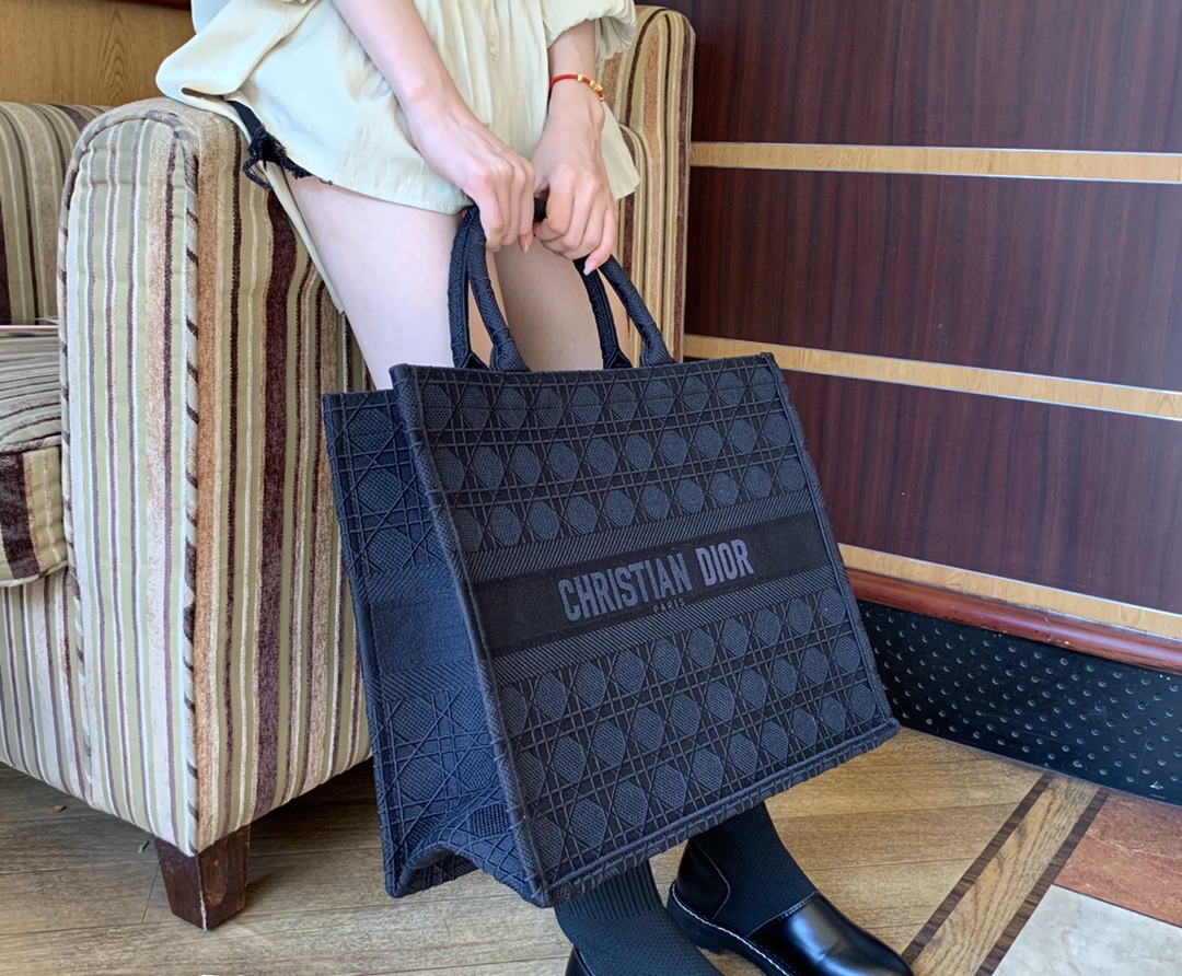 Replica Dior Aaa-Embroidery Book Tote 41.5×35