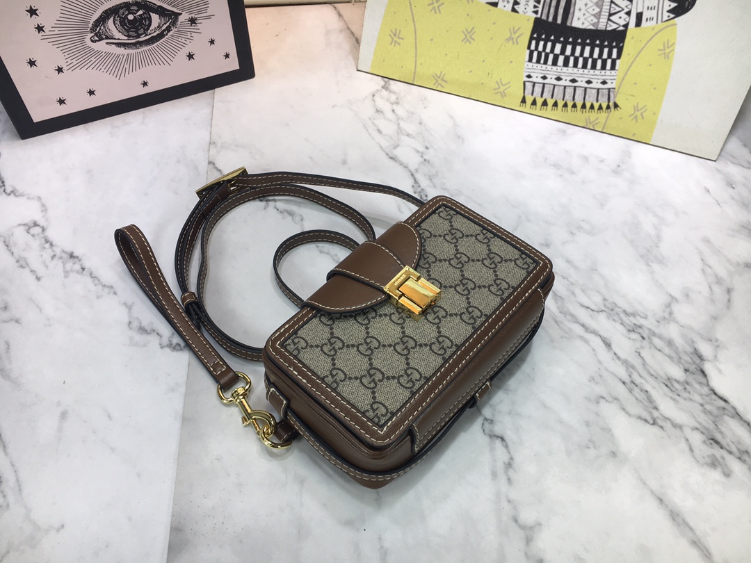 Replica Gucci Mini Bag With Clasp Closure