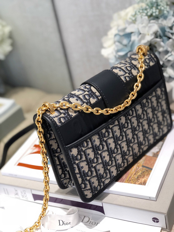 Replica Dior 30 Montaigne Chain Bag M9208