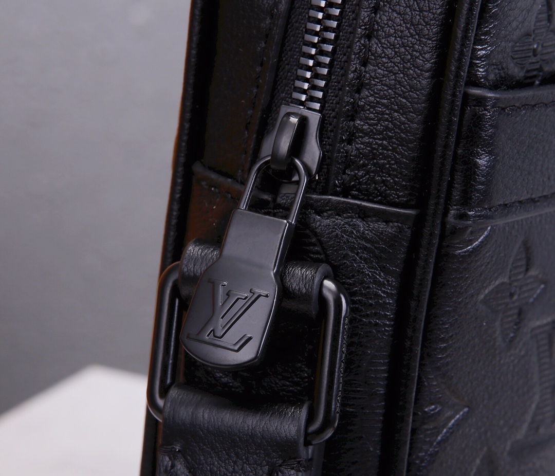 Replica Louis Vuitton Danube Slim M44972