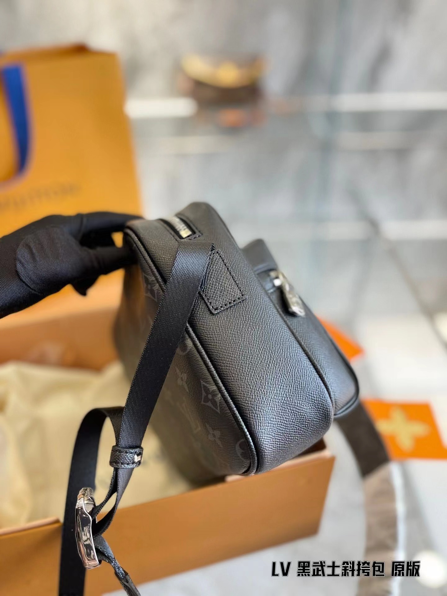 Replica Louis Vuitton Taigarama Outdoor Messenger Pm M30830