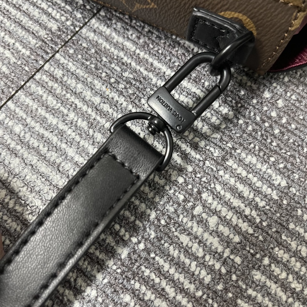 Replica Louis Vuitton S-Lock Vertical Wearable Wallet M81524