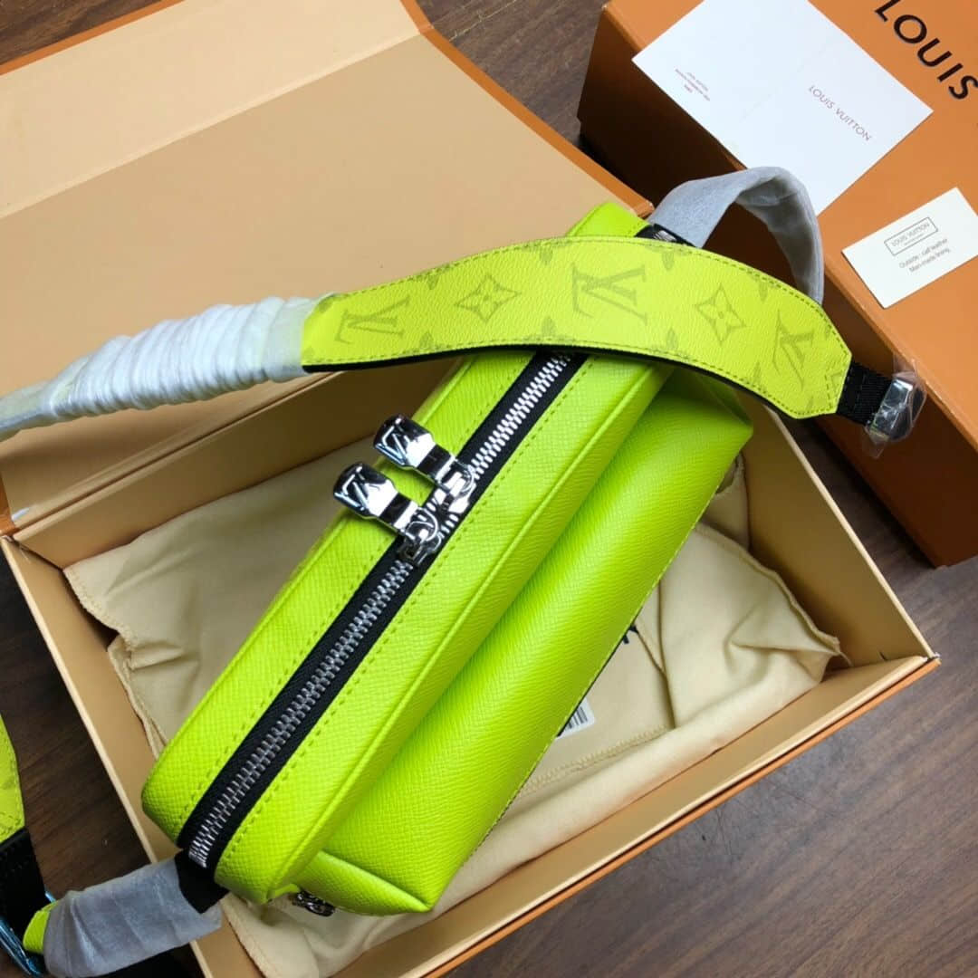 Replica Louis Vuitton Taigarama Outdoor Messenger Pm M30239