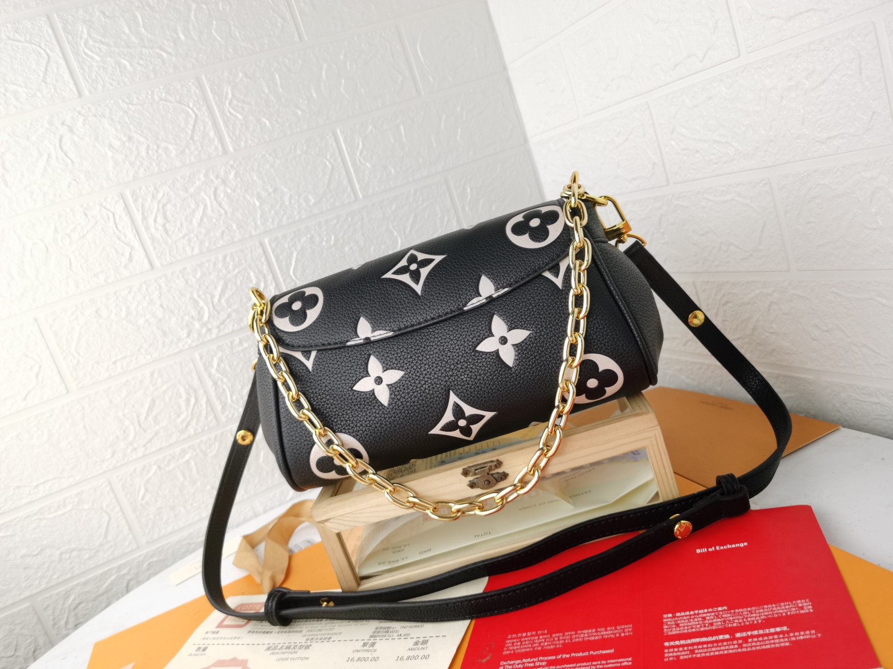 Replica Louis Vuitton Favorite M45813