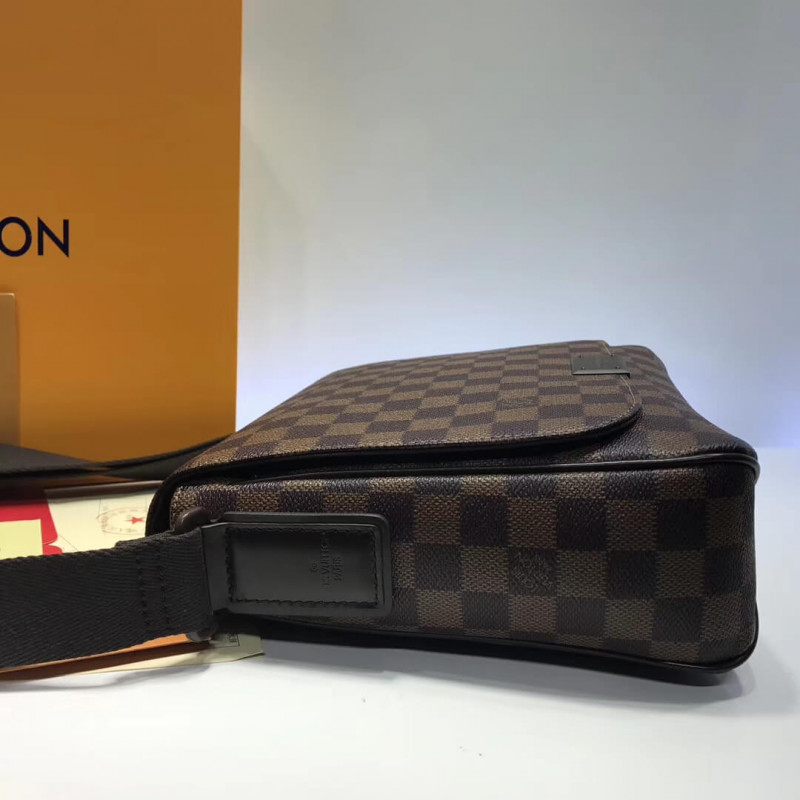 Replica Louis Vuitton Damier Ebene Canvas District Pm N41212