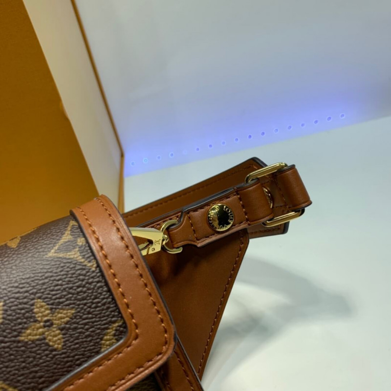 Replica Louis Vuitton Bumbag Dauphine M44586