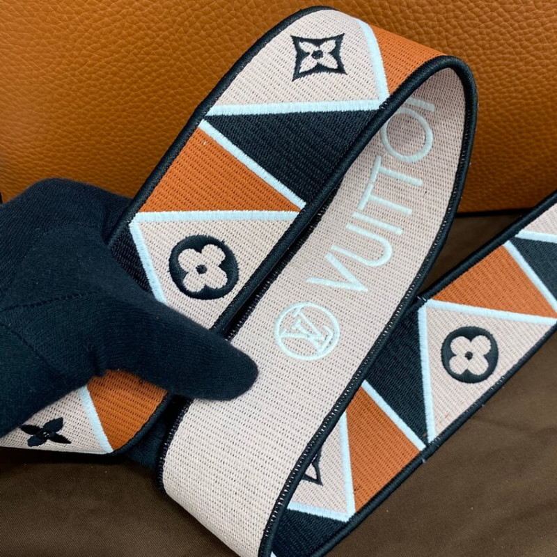 Replica Louis Vuitton Capucines Mm M59020 Gold/Noir