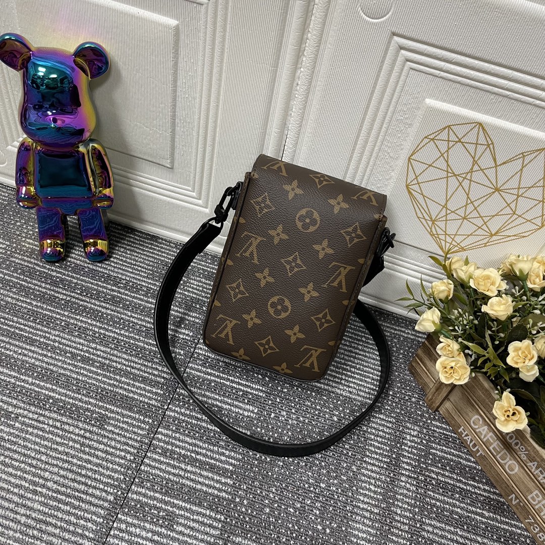 Replica Louis Vuitton S-Lock Vertical Wearable Wallet M81524