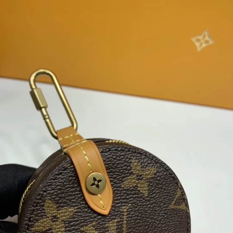 Replica Louis Vuitton Monogram Canvas Round Case M68524