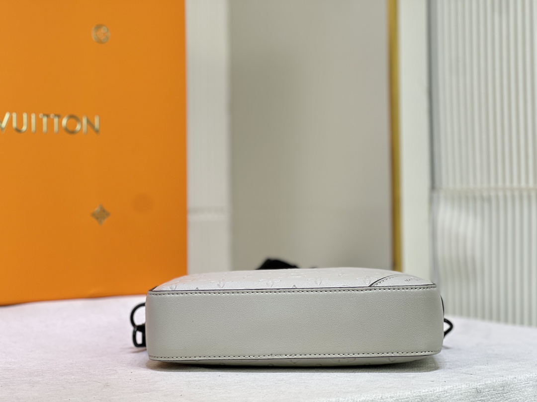 Replica Louis Vuitton Duo Messenger