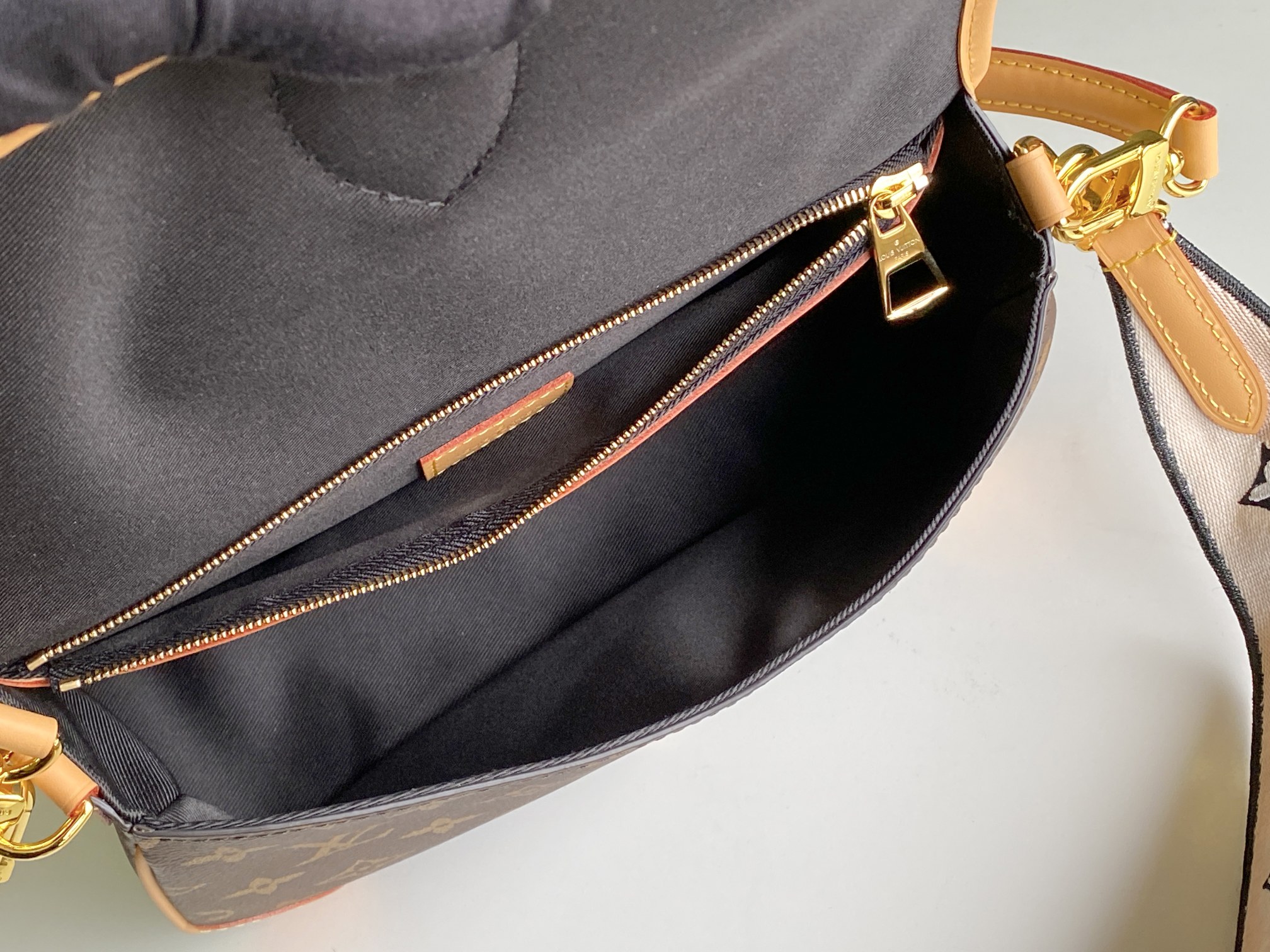 Replica Louis Vuitton Diane M45985