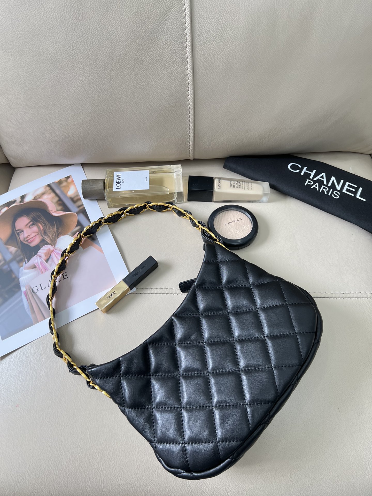 Replica Chanel Hobo HandbagAs3562