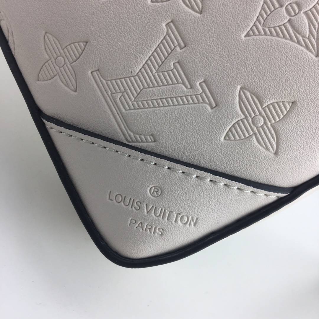 Replica Louis Vuitton Trio Messenger Embossed M69443 White/Black