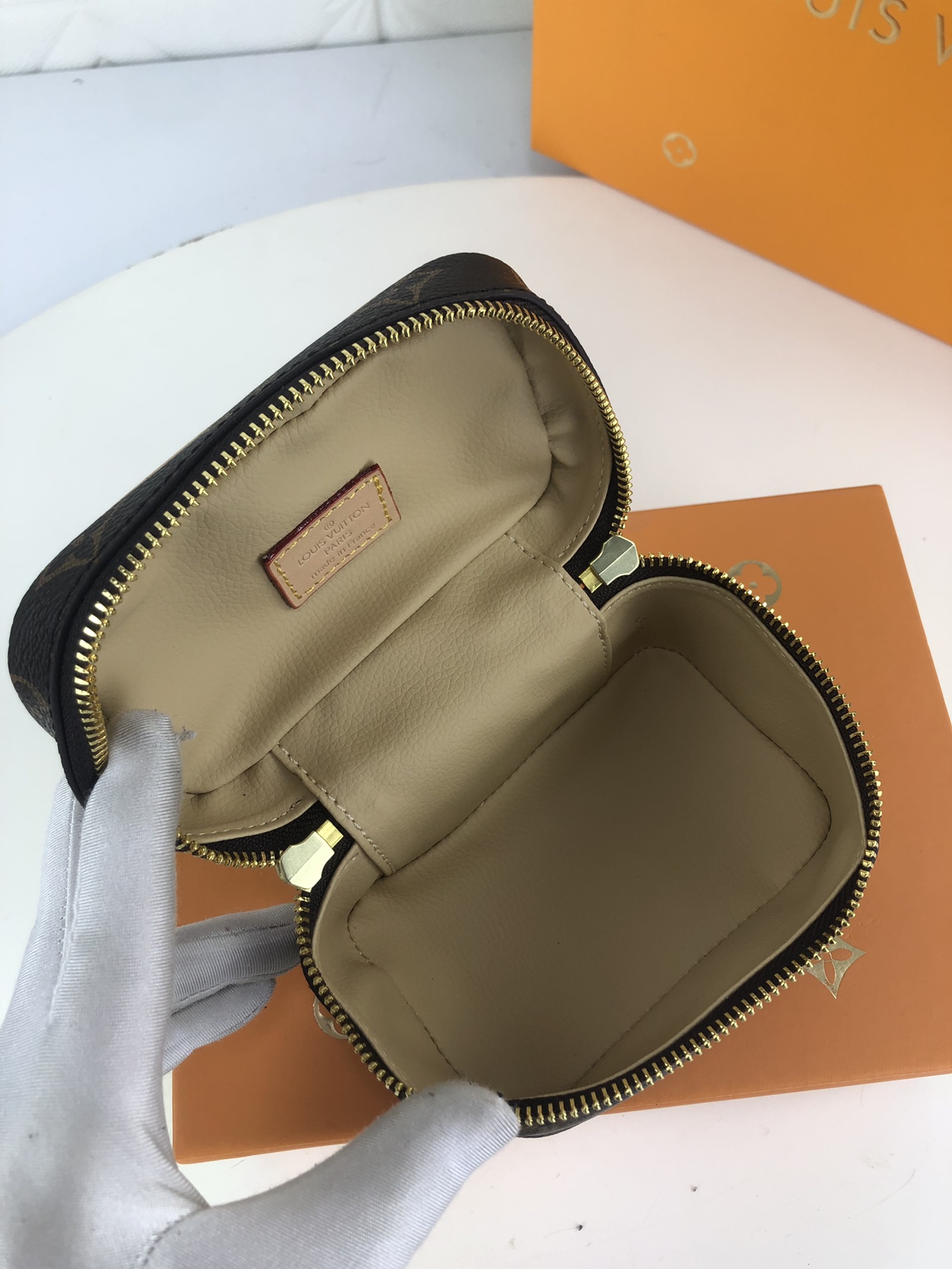 Replica Louis Vuitton Nice Vanity Make Up