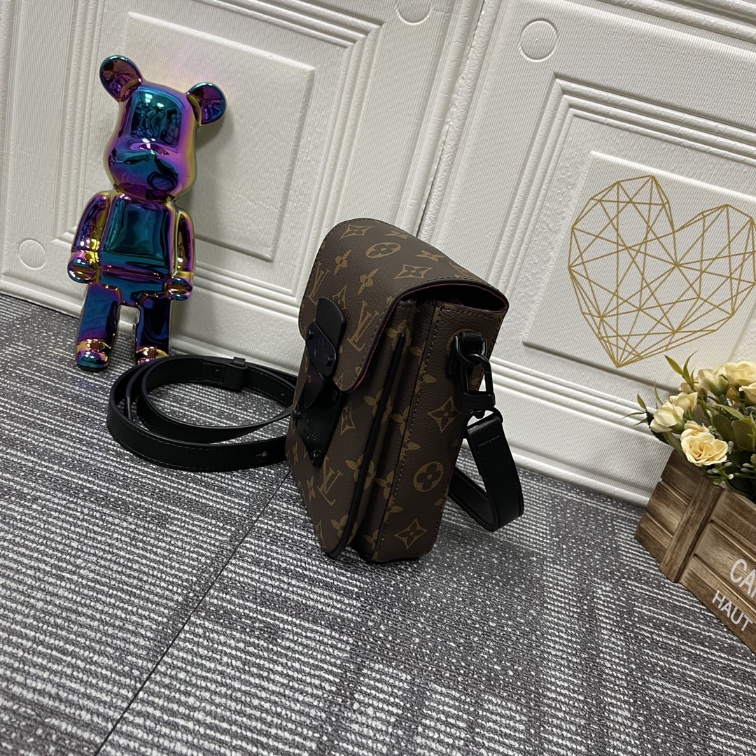 Replica Louis Vuitton S-Lock Vertical Wearable Wallet M81524