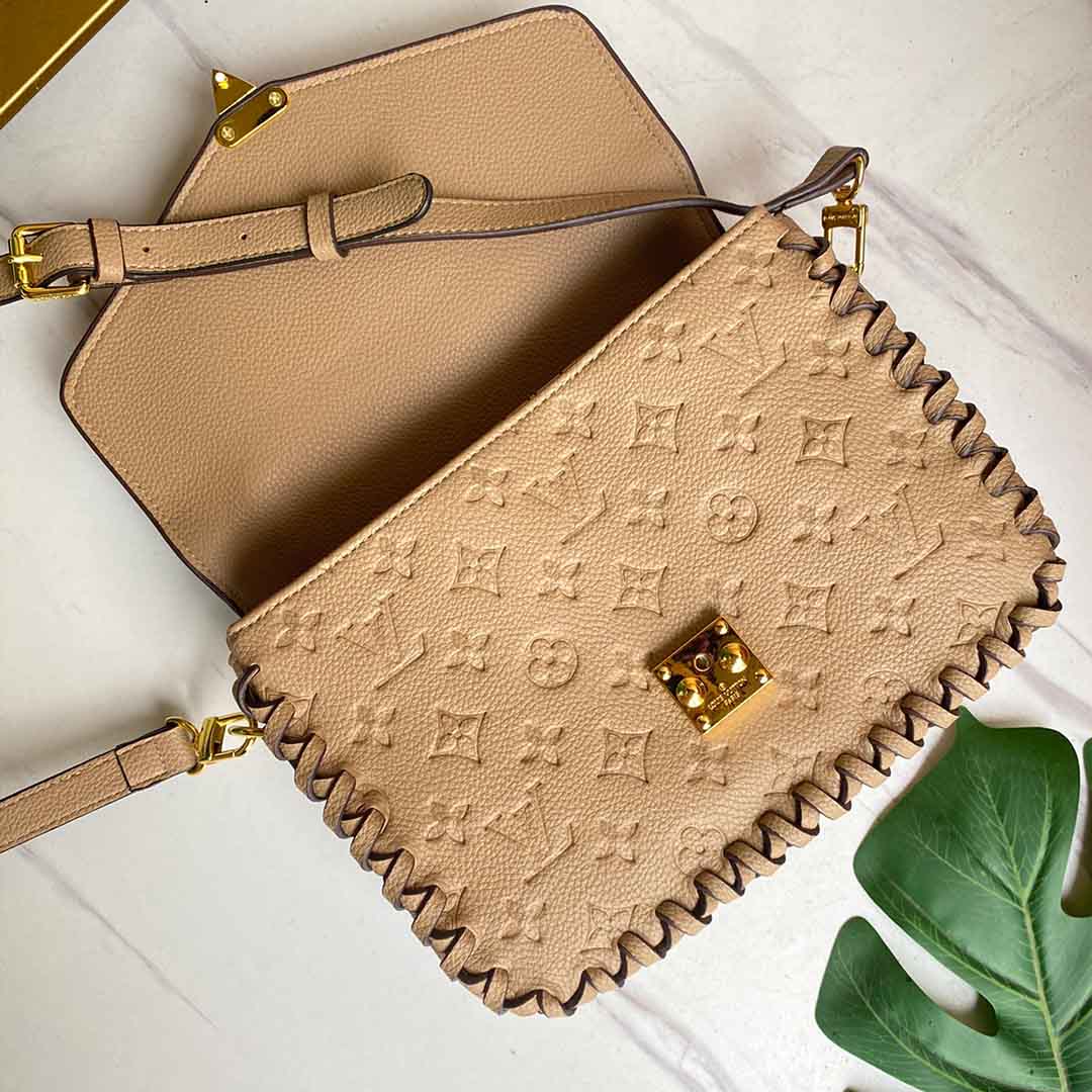 Replica Louis Vuitton Pochette Metis M44881 Navy Blue/Beige/White