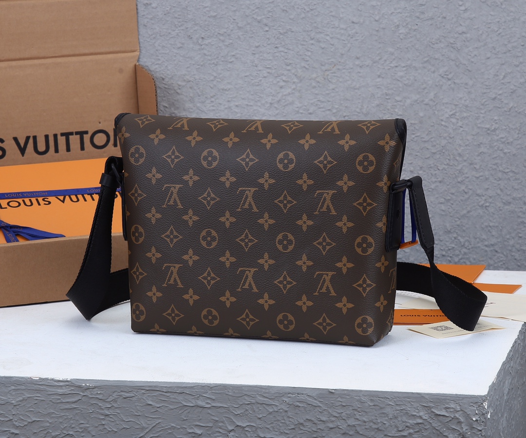Replica Louis Vuitton Magnetic Messenger Bag  Lv