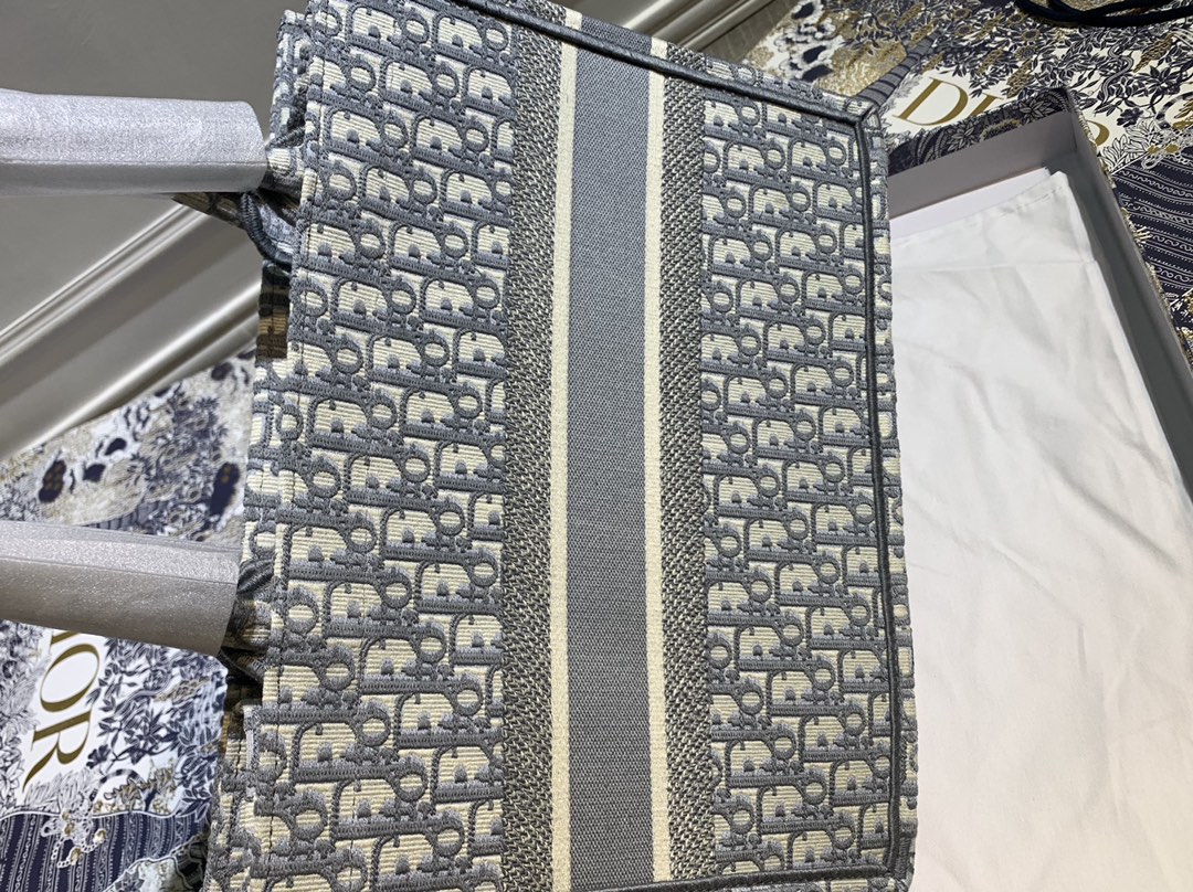 Replica Dior Polkadot Dioramour Small Book Tote Bag M1296