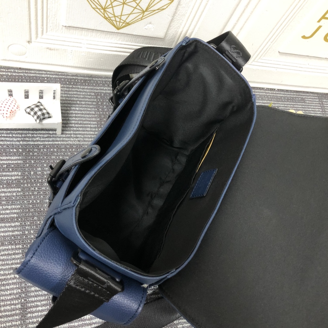 Replica Louis Vuitton Christopher Messenger Backpack