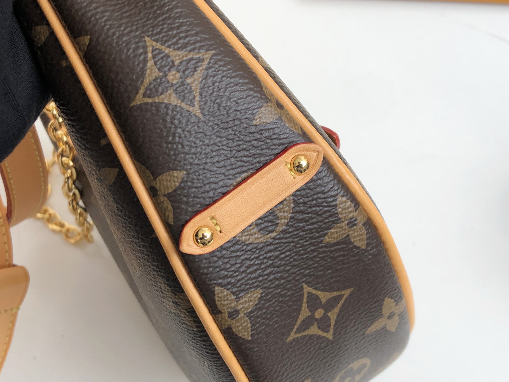 Replica Louis Vuitton Aaa Monogram Loop Handbag