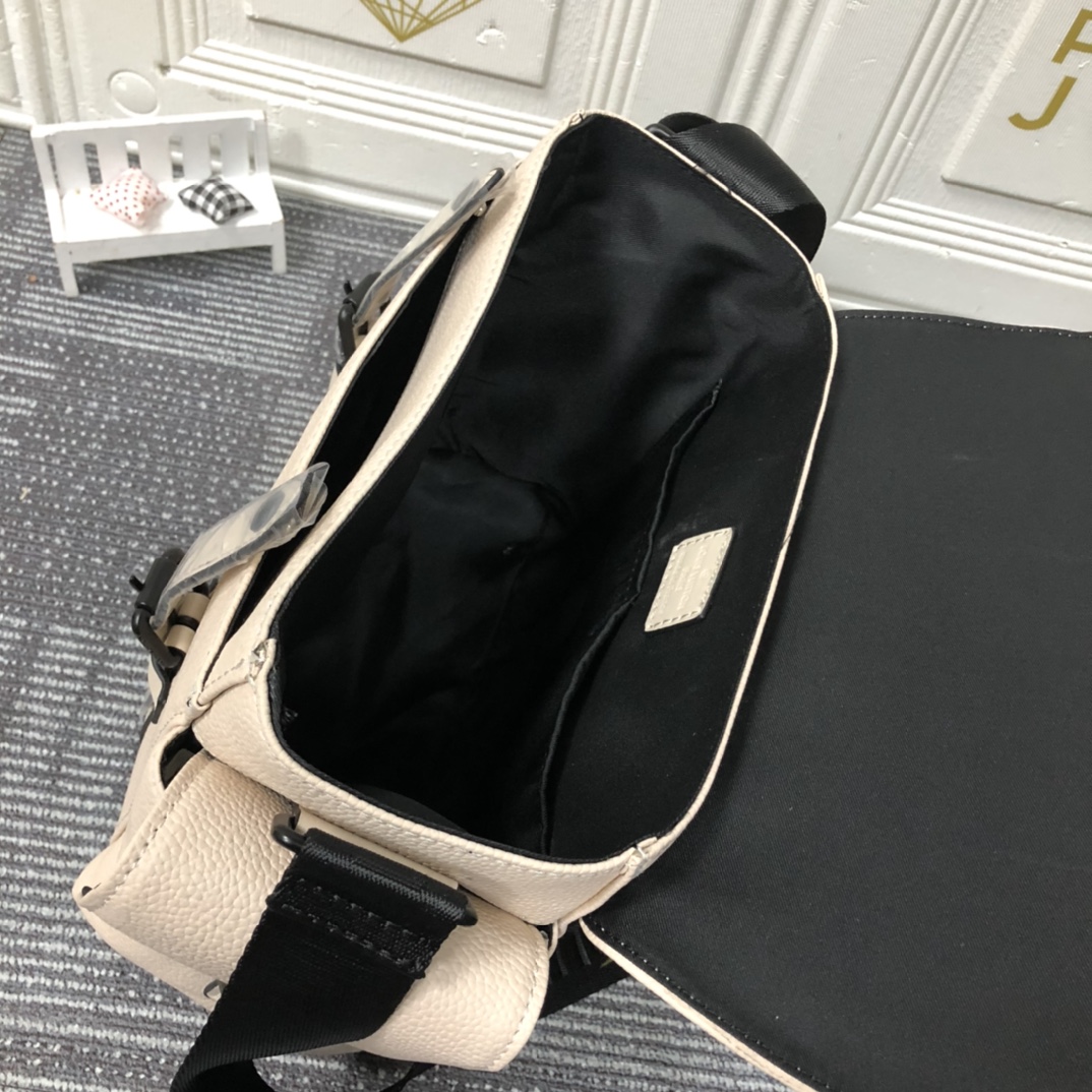 Replica Louis Vuitton Christopher Messenger Backpack