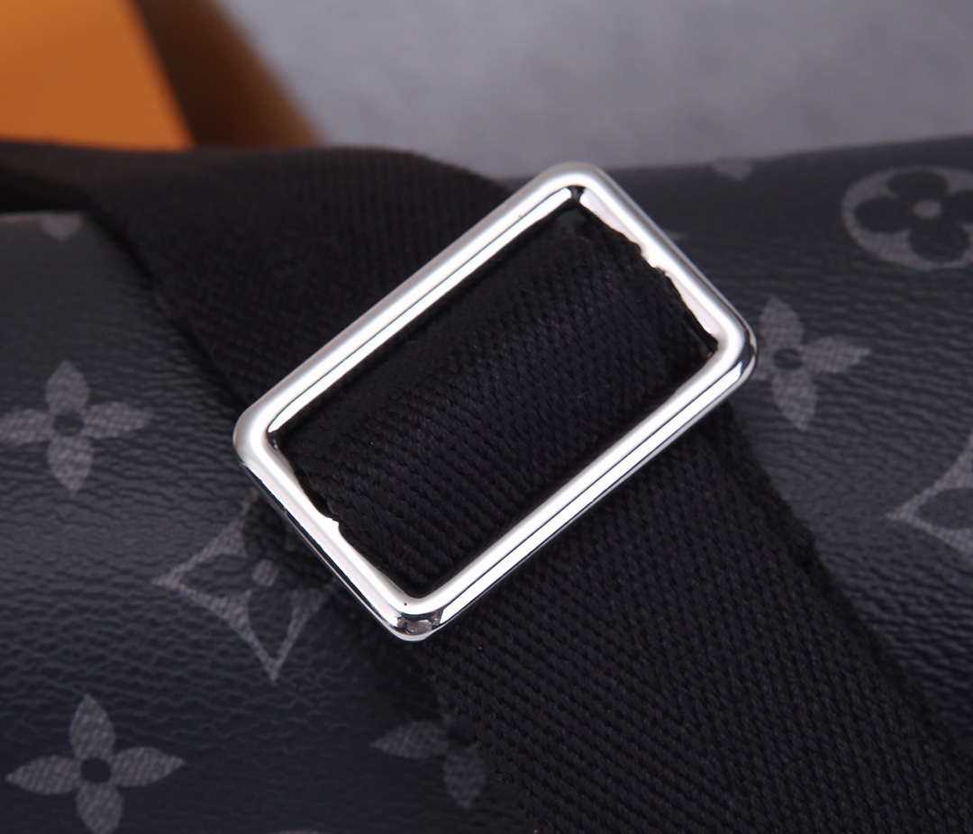 Replica Louis Vuitton District Pm Messenger Bag