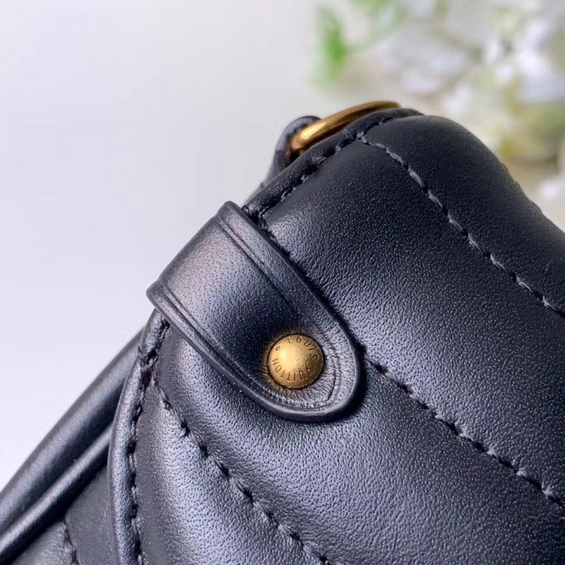 Replica Louis Vuitton New Wave Chain Pochette-M63929