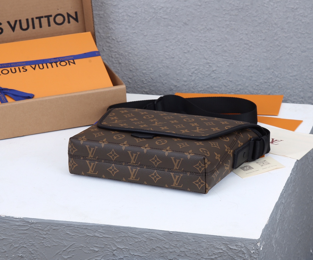 Replica Louis Vuitton Magnetic Messenger Bag  Lv