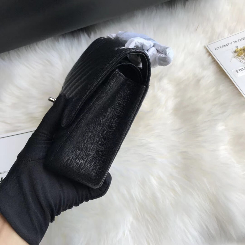 Replica Chanel Chevron Caviar Calfskin Classic Flap Bag A01112 Black