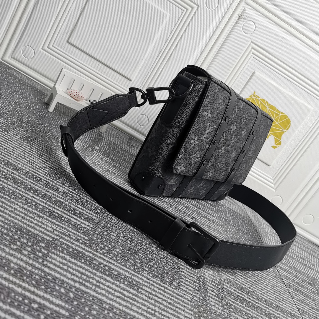 Replica Louis Vuitton Trunk Messenger Black