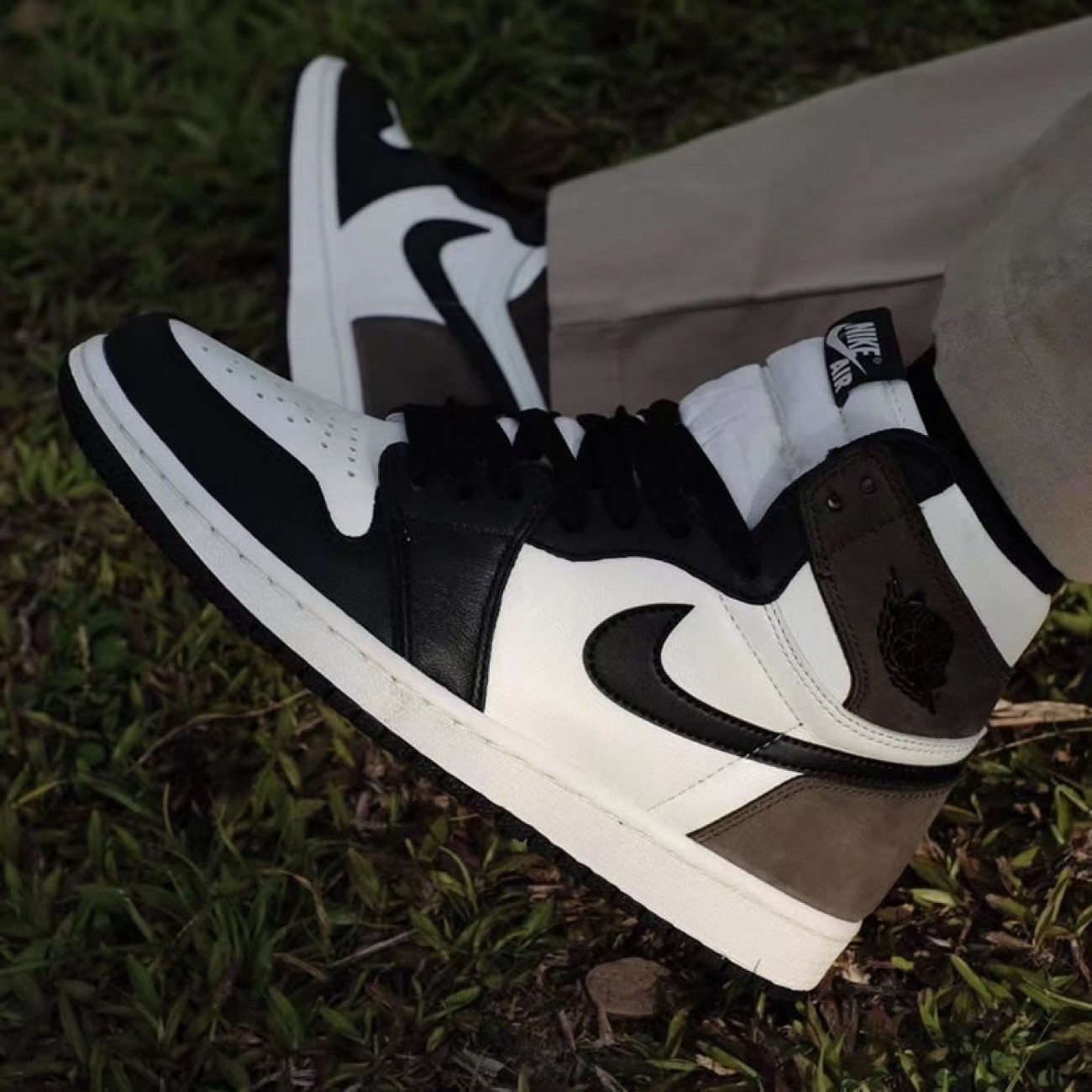 Air Jordan 1 Retro High Dark Mocha 2020 For Sale Release Date 555088-105