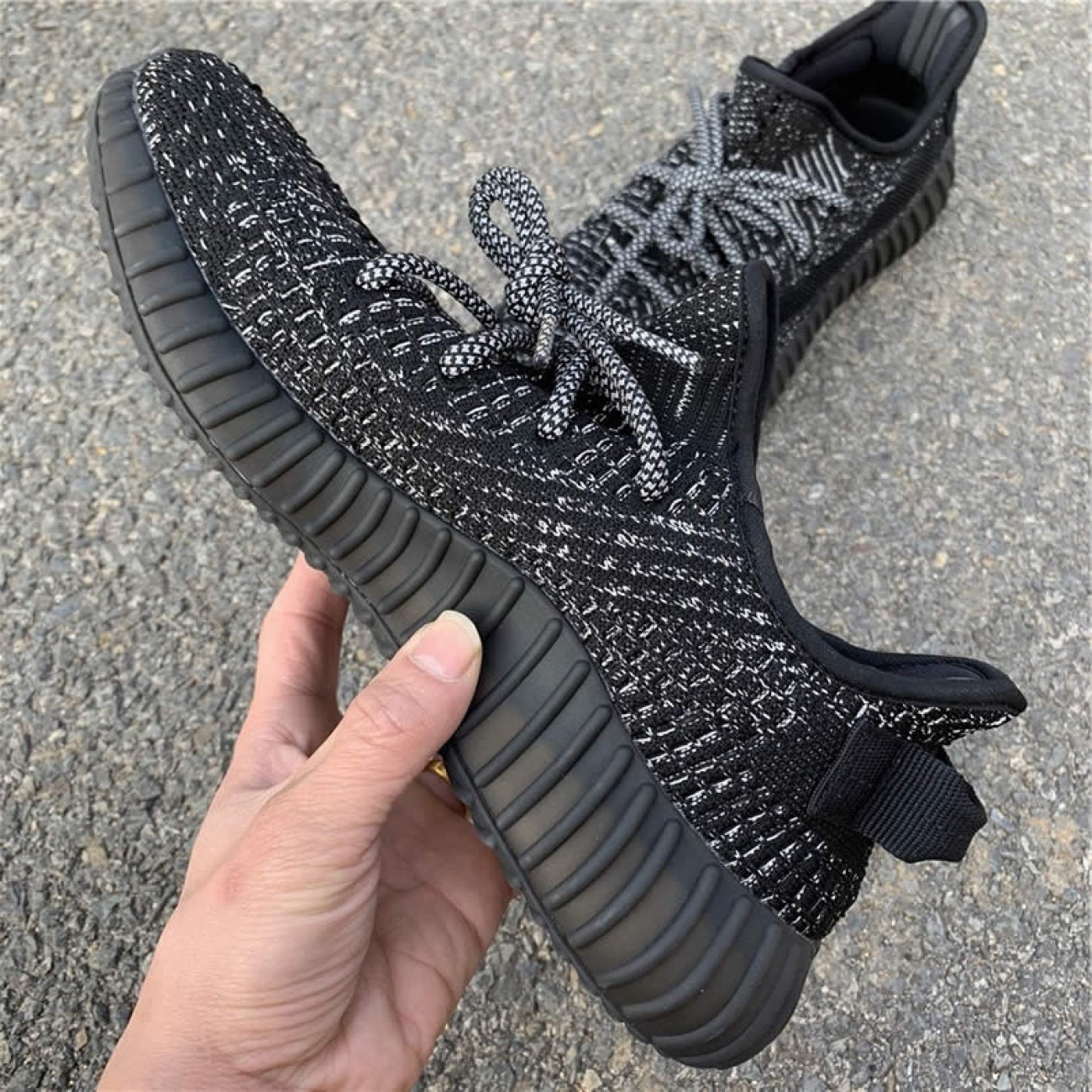 adidas Yeezy Boost 350 V2 Static Refective Triple Black Venom EF2367