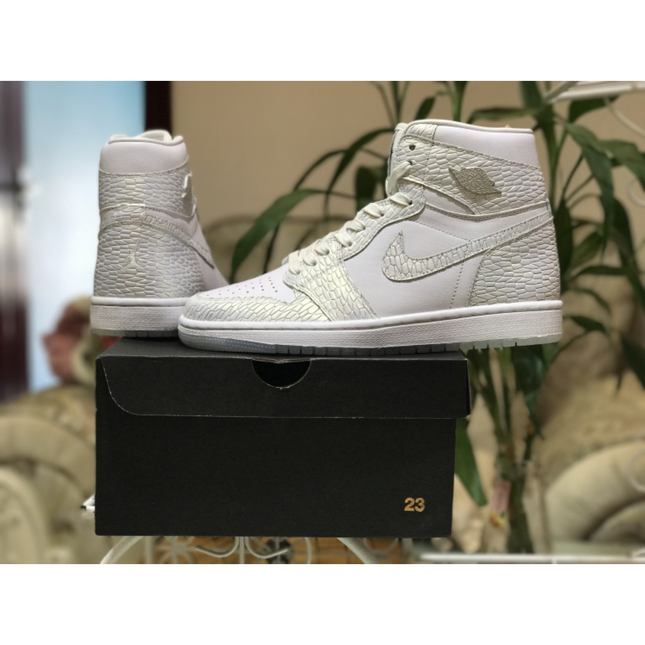 Air Jordan 1 Retro High GS Pearl White 832596-100