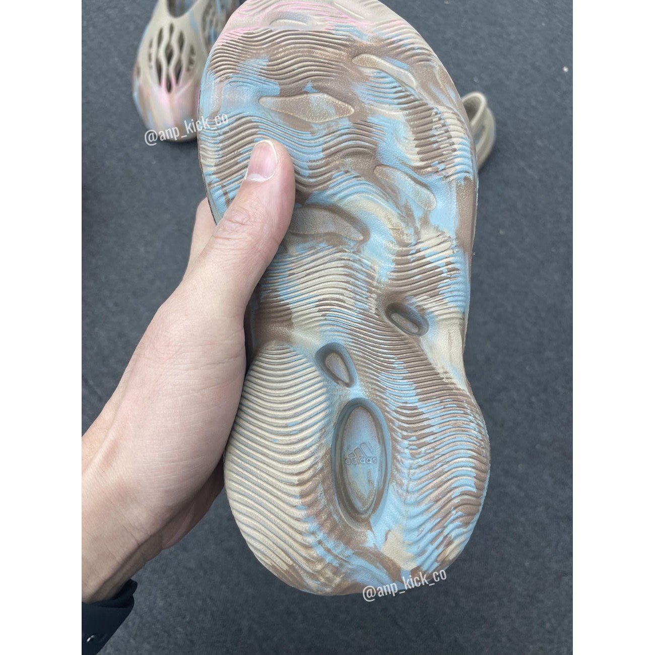 adidas Yeezy Foam RNNR MX Sand Grey GY3970 Mineral Blue GX8506 MX Cream Clay GX8802 Vermillion Red GX1136 (Kids)