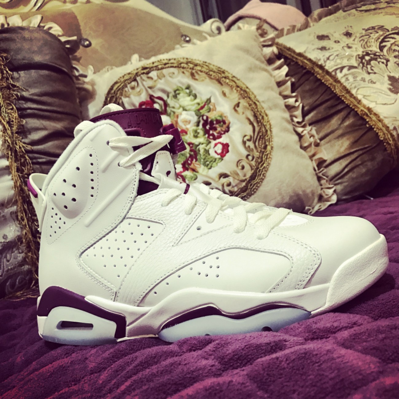 Air Jordan 6 Maroon 384664-116