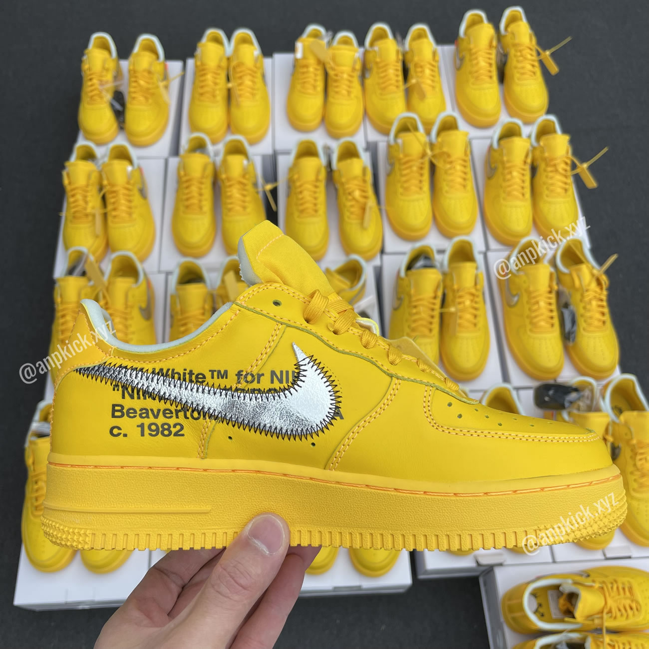Off-White x Nike Air Force 1 University Gold DD1876-700