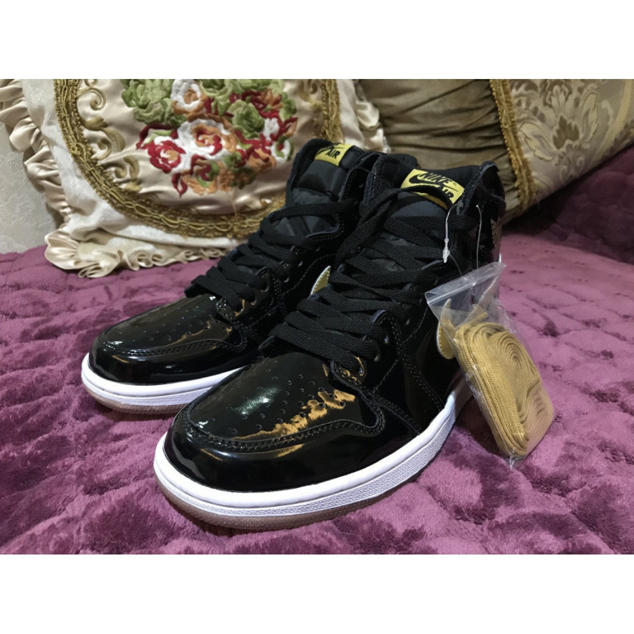 Air Jordan 1 Black Gold OG 555088-019