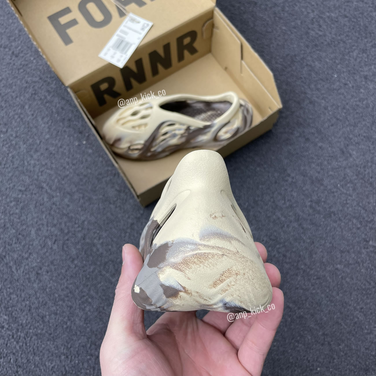 adidas Yeezy Foam RNNR MX Sand Grey GY3970 Mineral Blue GX8506 MX Cream Clay GX8802 Vermillion Red GX1136 (Kids)