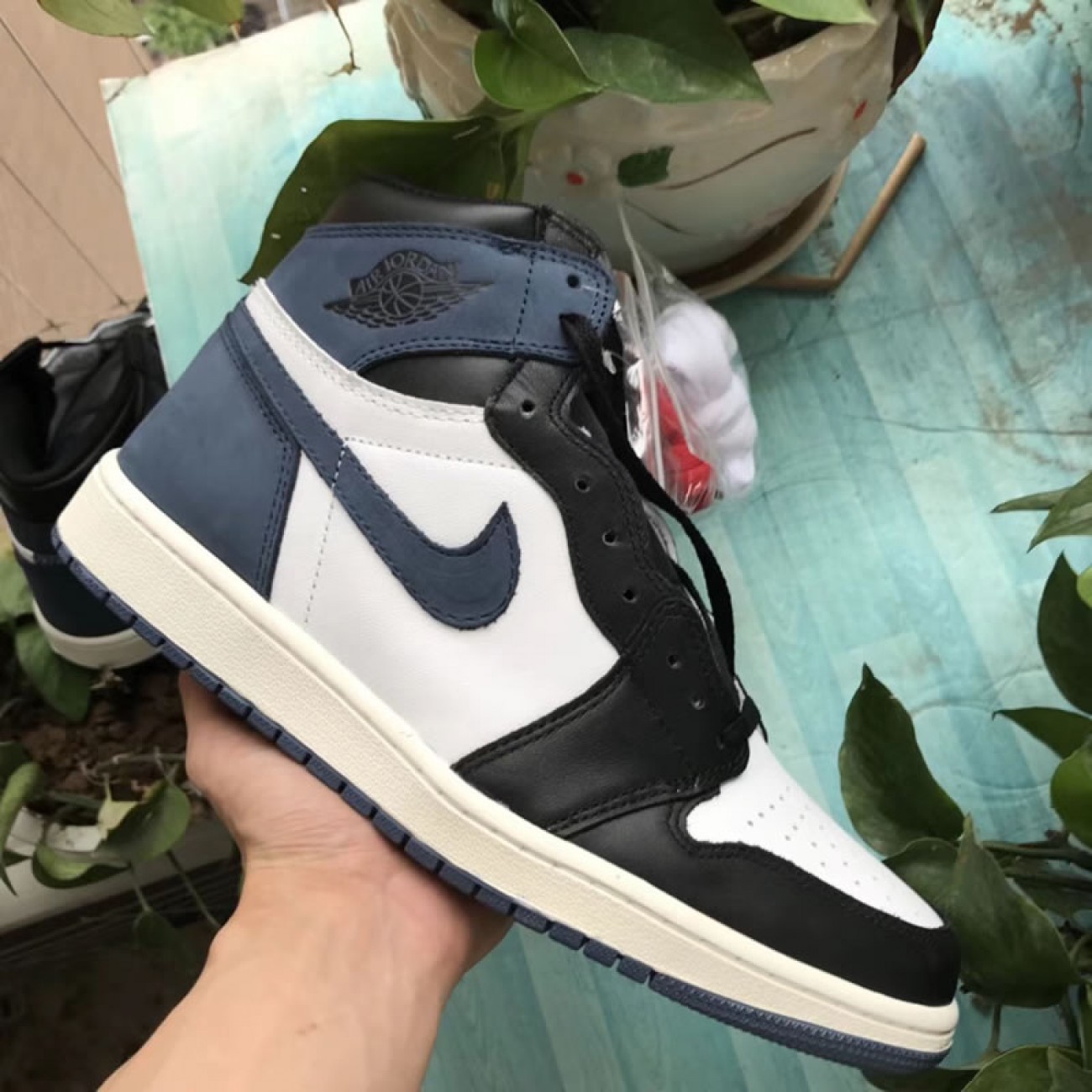 Air Jordan 1 Retro High OG Blue Moon 555088-115