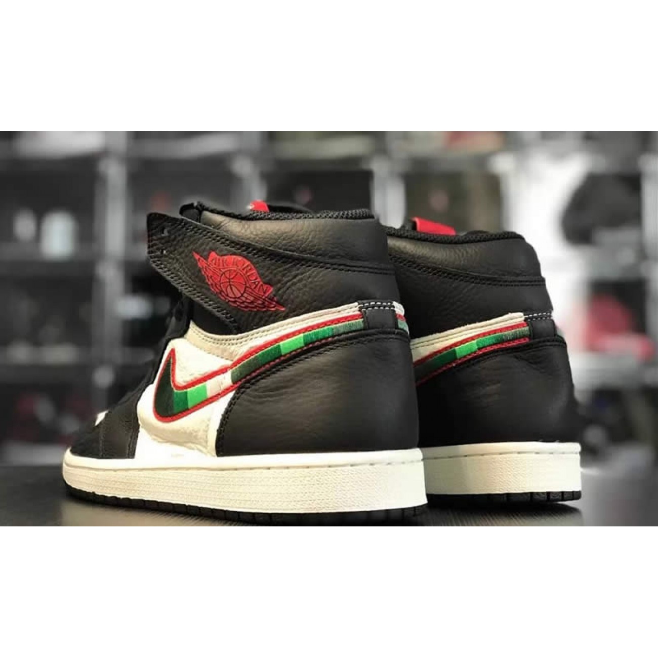 Air Jordan 1 Retro High OG Sports Illustrated Black White 555088-015