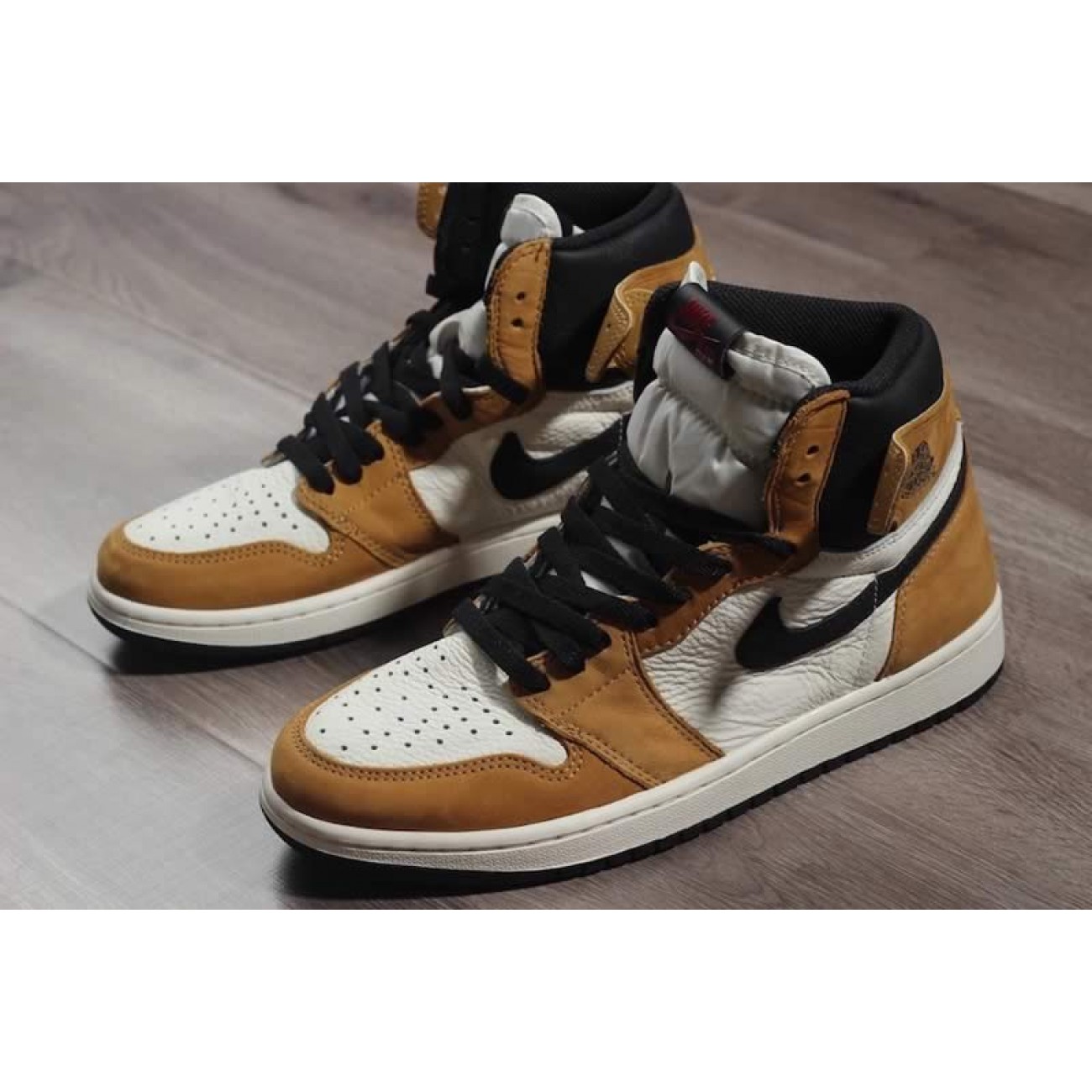 Air Jordan 1 Retro High OG Wheat AJ1 White Black And Yellow/Gold 555088-700