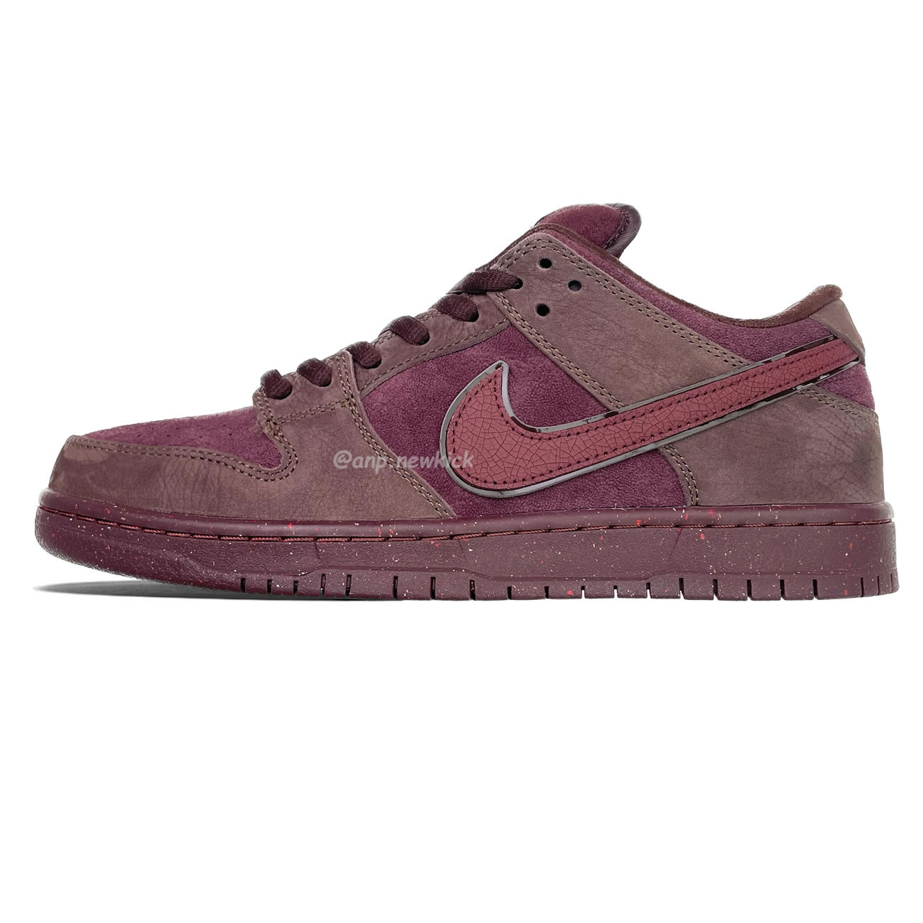 Nike SB Dunk Low Valentine's Day (2023) FN0619-600