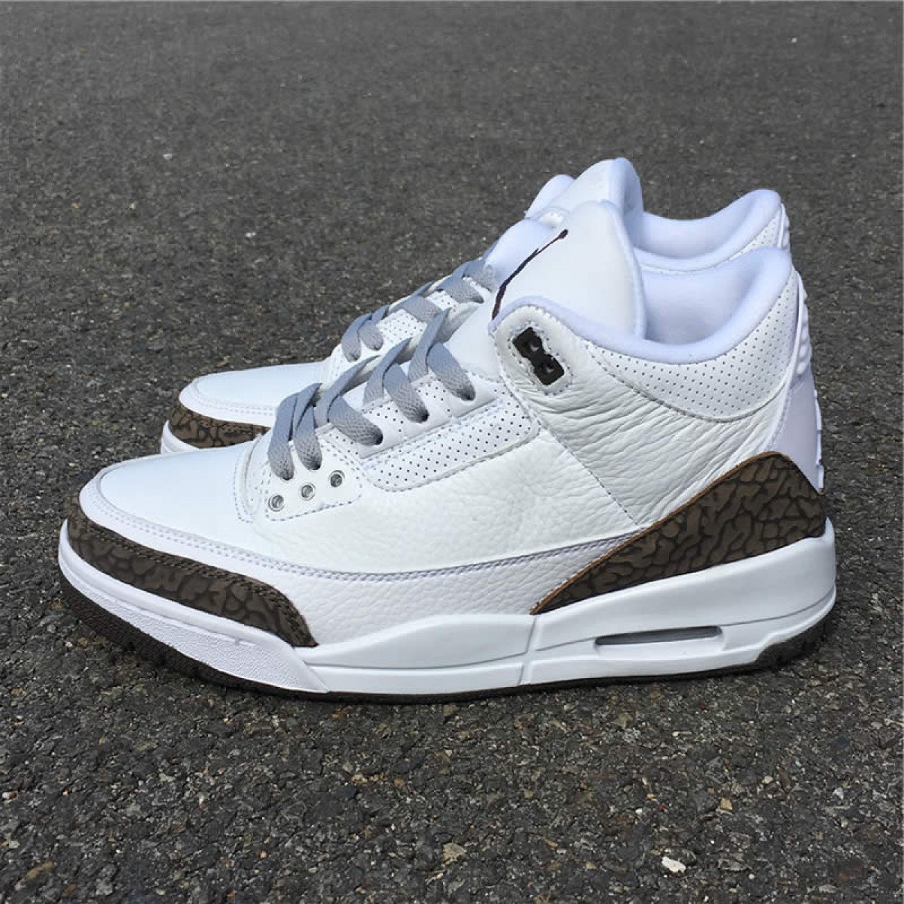 Air Jordan 3 Mocha 2018 White/Chrome/Dark/Brown 136064-122