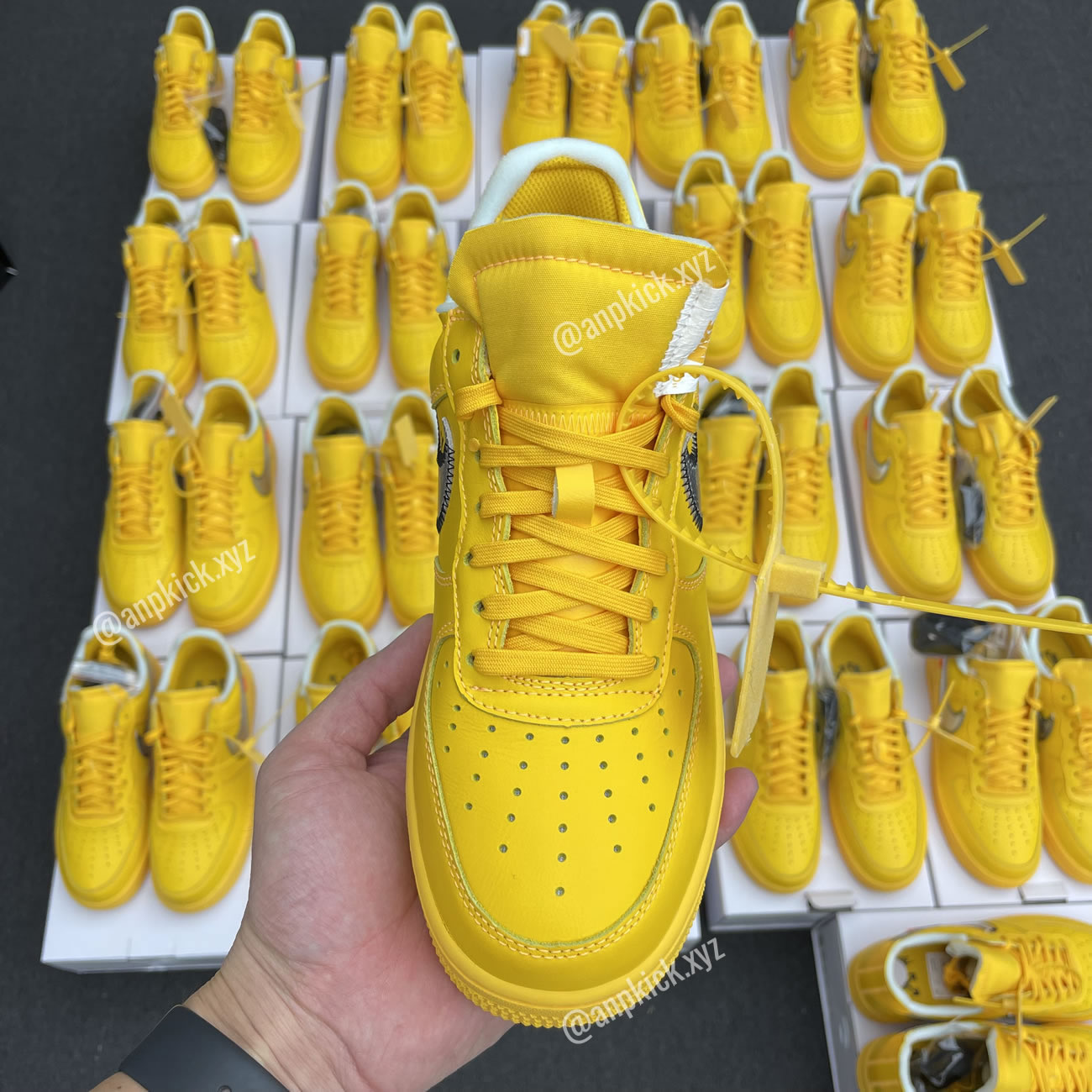 Off-White x Nike Air Force 1 University Gold DD1876-700