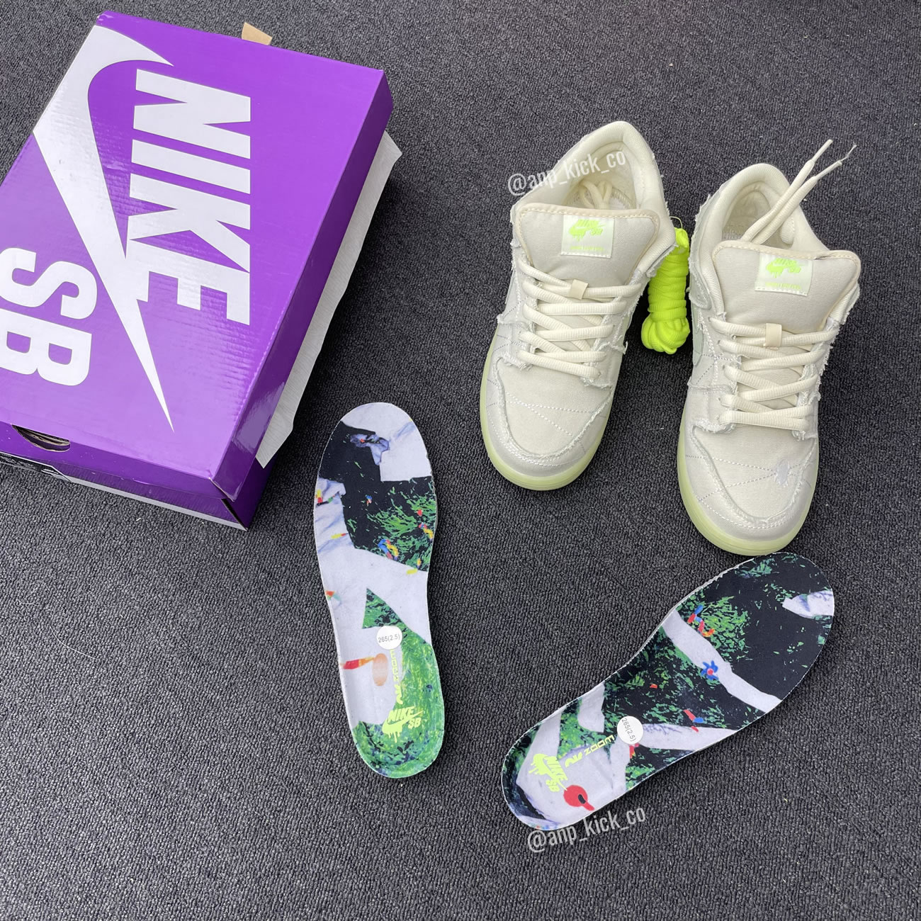 Nike SB Dunk Low Mummy DM0774-111