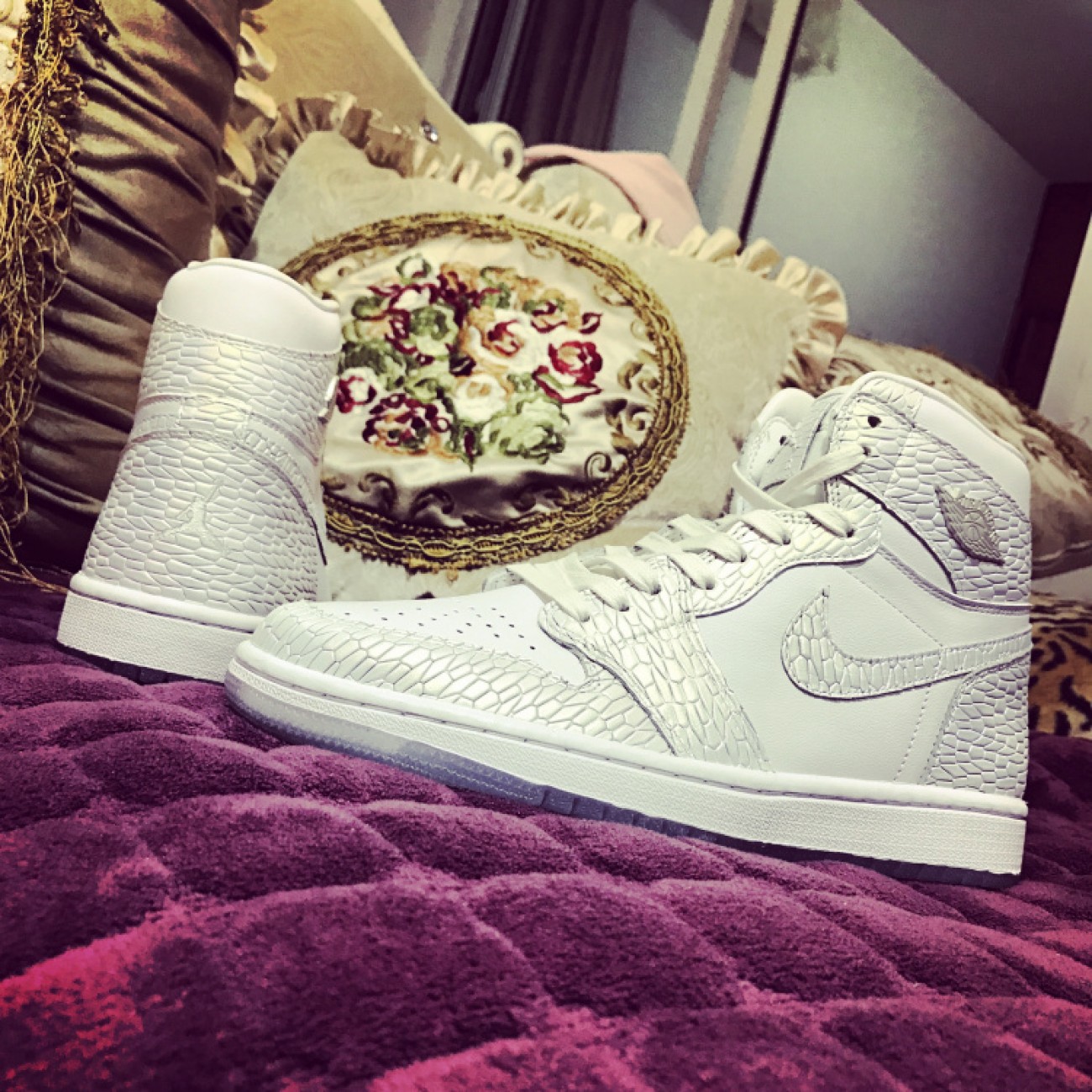 Air Jordan 1 Retro High GS Pearl White 832596-100